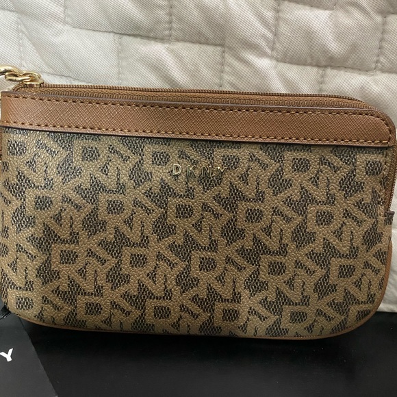 DKNY Bryant Item Wristlet Brown Logo - Picture 3 of 6